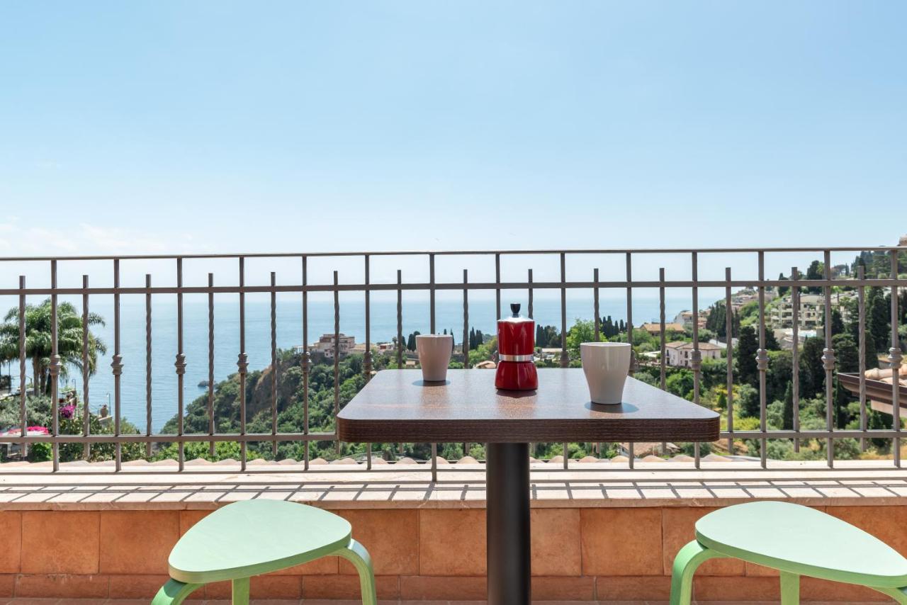Taormina Panoramic Apartment With Parking Buitenkant foto